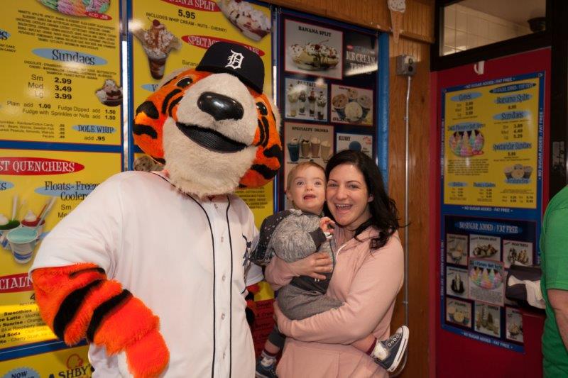 Detroit Tigers Mascot Paws Visits Lori – Lori's Lick 'em Up Ice